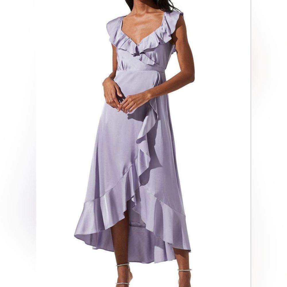 🐢 ASTR the Label Wilshire Ruffle Maxi Dress Size M Icy Lilac Wrap Dress!